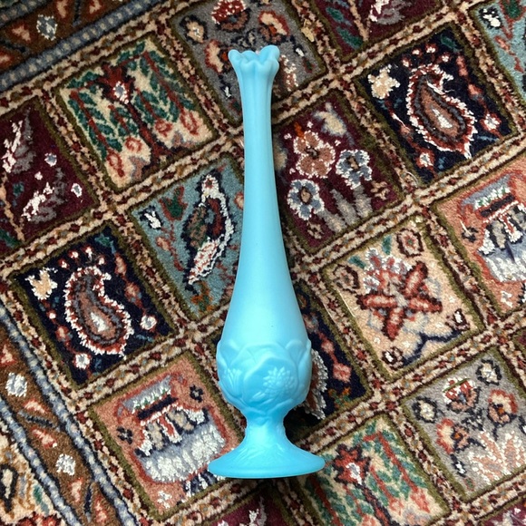 Fenton Waterlily Blue Satin Frosted Glass Floral Swung Bud Vase Vintage - Picture 6 of 6